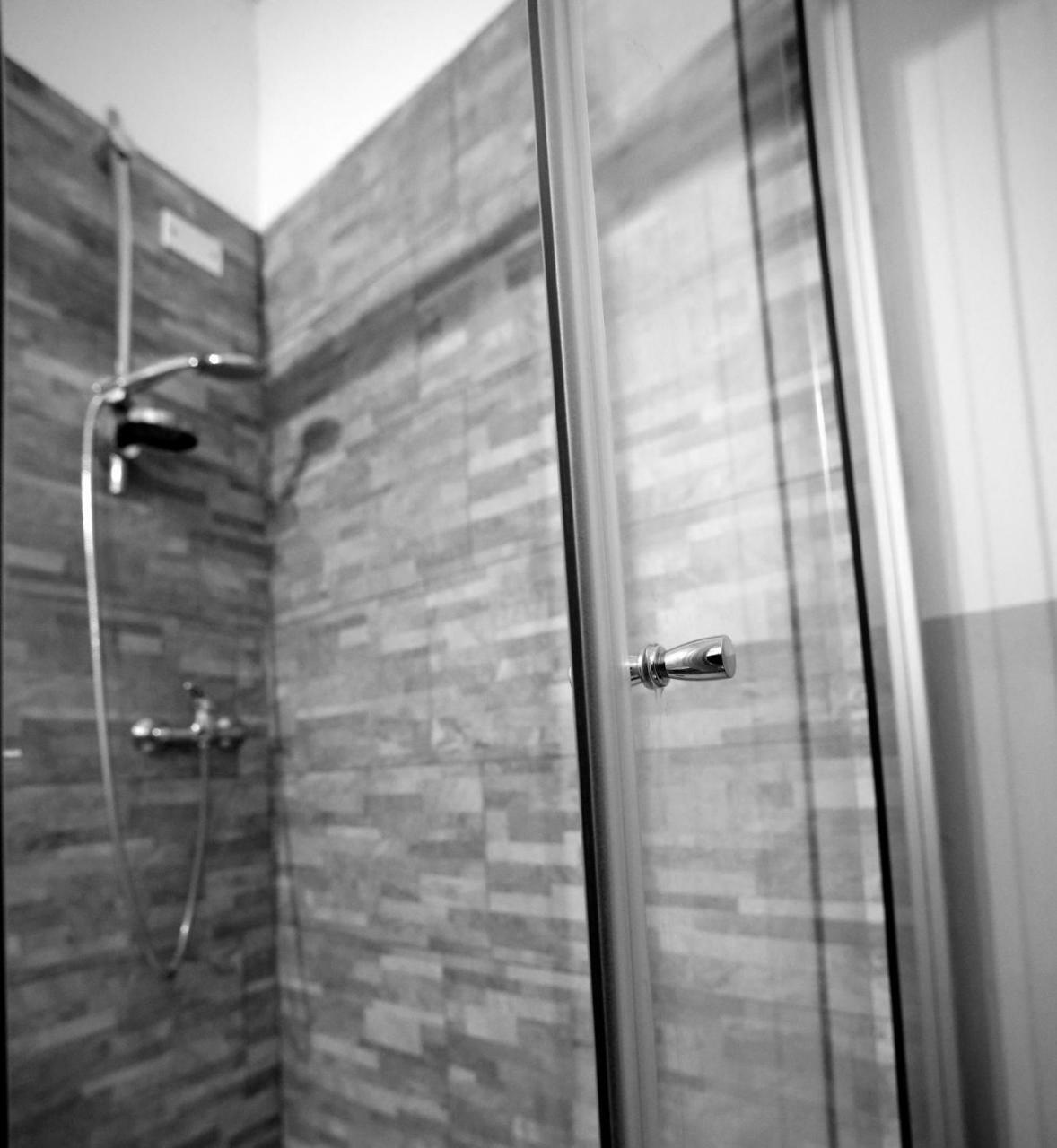 Ermi Hotel Sona Luaran gambar